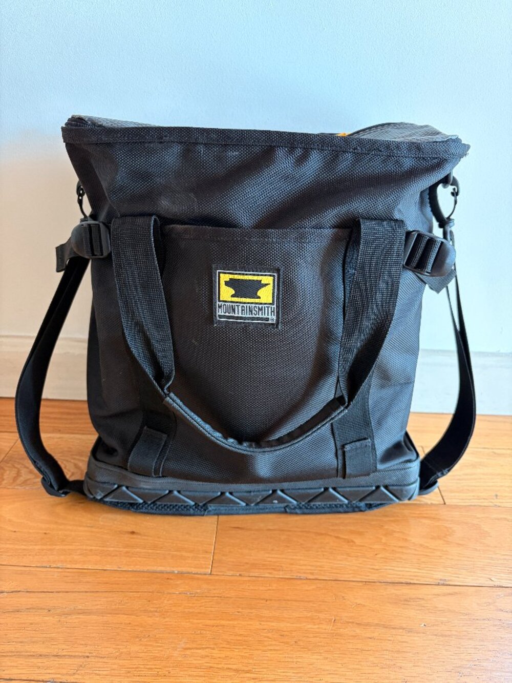 RARE - MOUNTAINSMITH "ZIP TOP TOTE" Size Medium BLACK w/ Shoulder Strap
